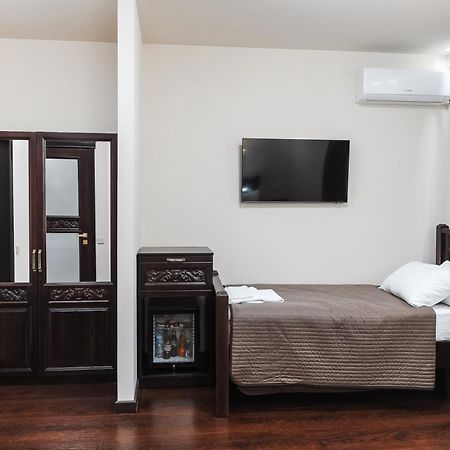 Dvin Hotel Pavlodar Eksteriør billede