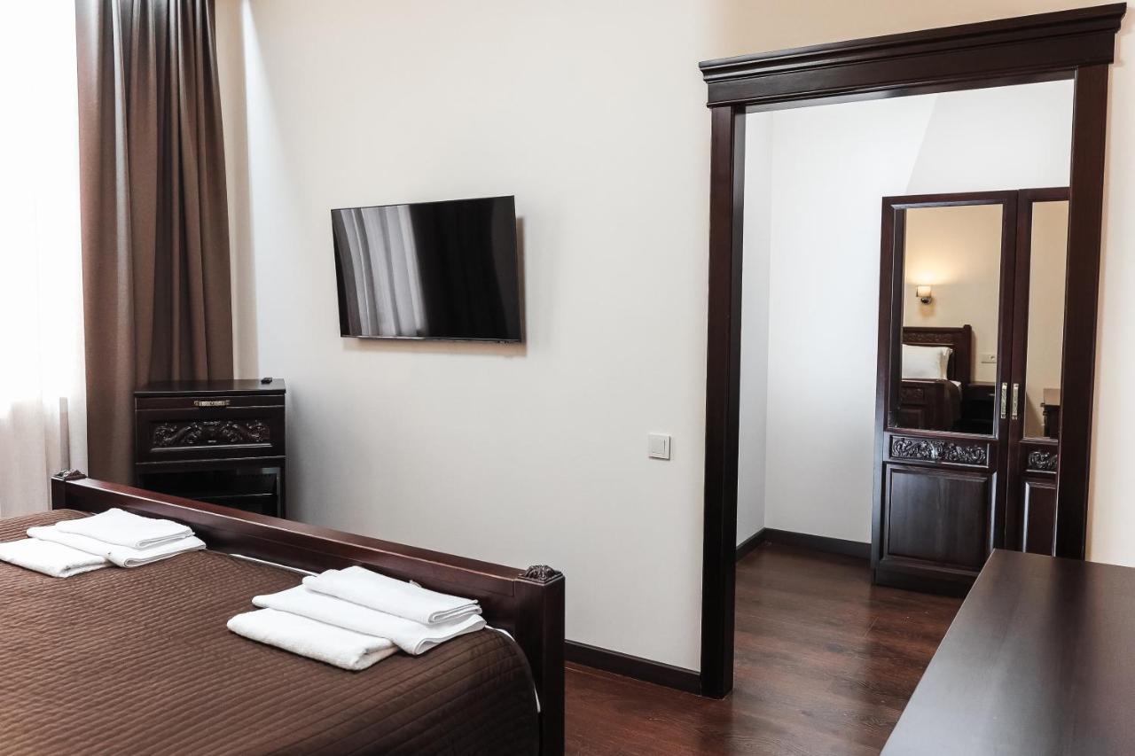 Dvin Hotel Pavlodar Eksteriør billede