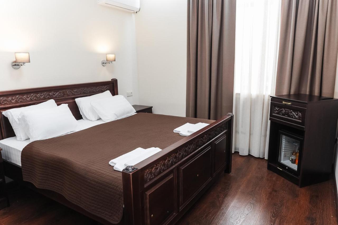 Dvin Hotel Pavlodar Eksteriør billede