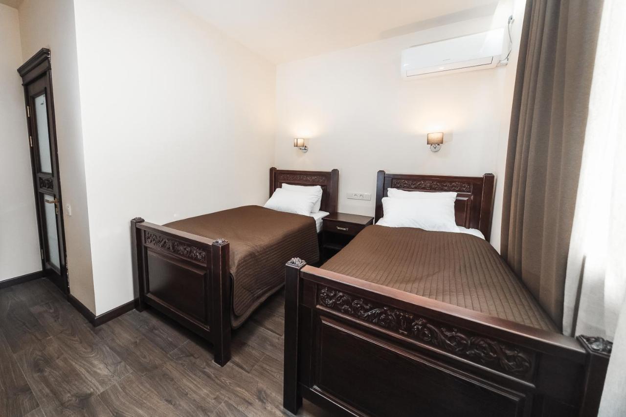 Dvin Hotel Pavlodar Eksteriør billede