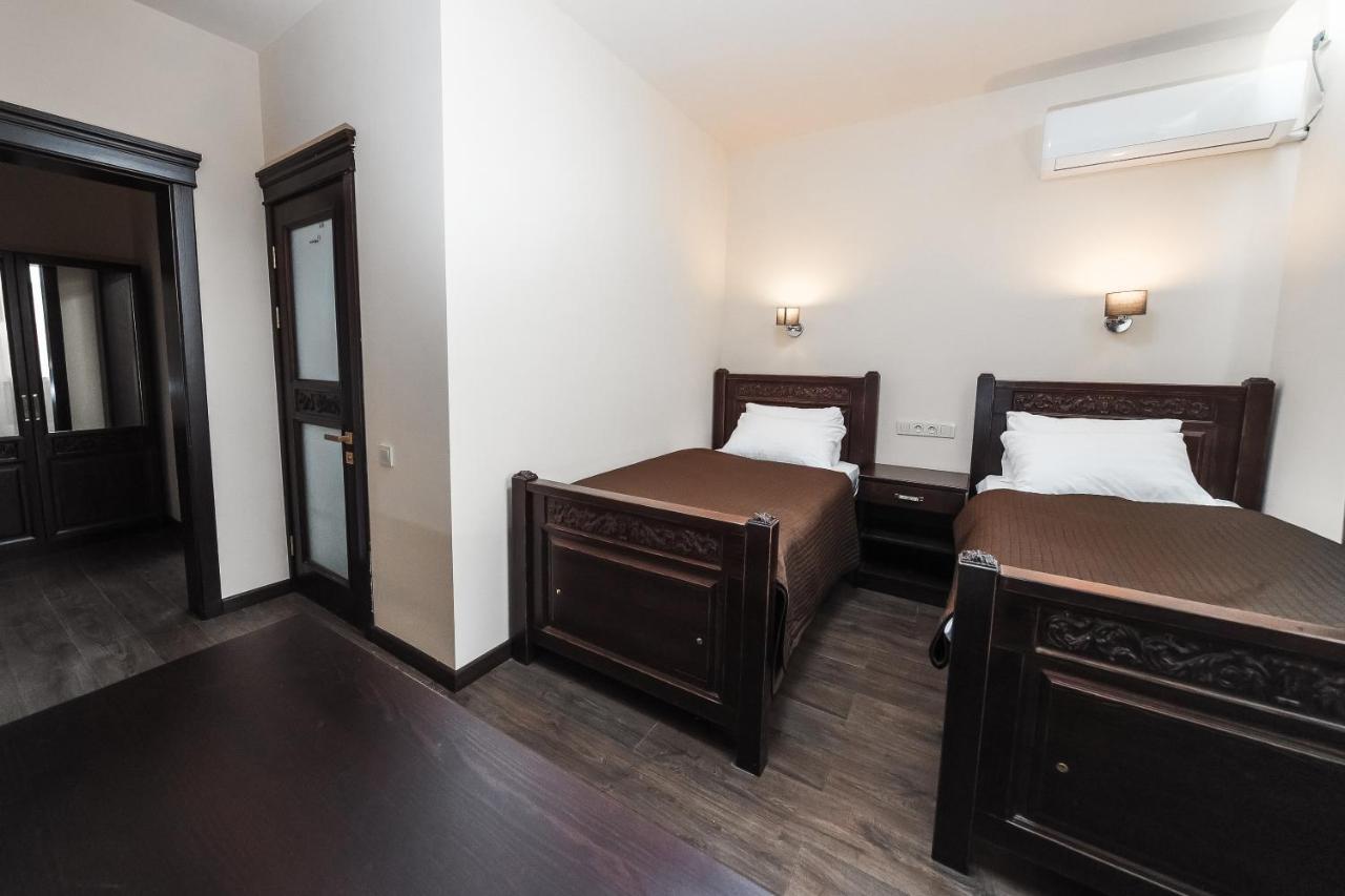 Dvin Hotel Pavlodar Eksteriør billede