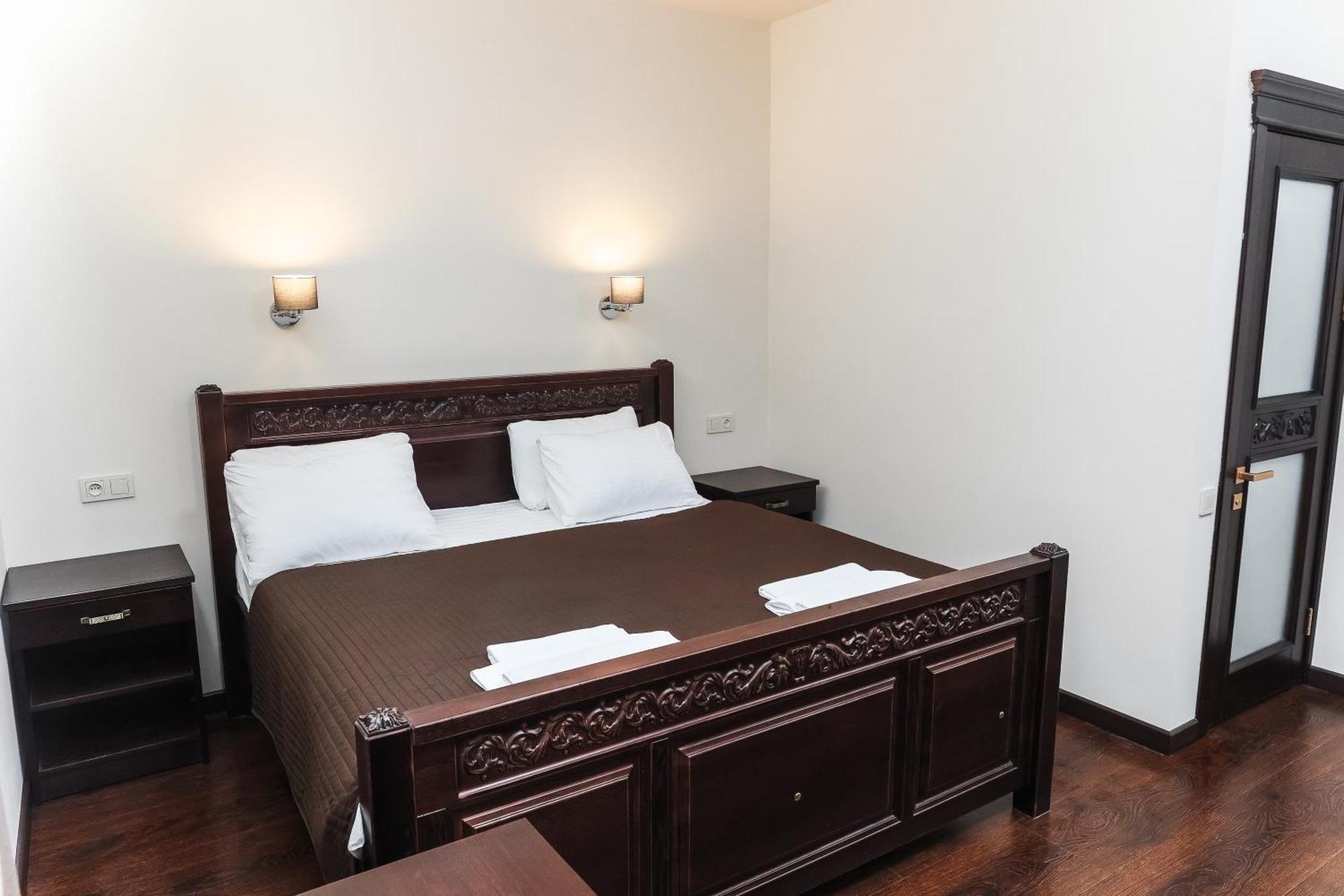 Dvin Hotel Pavlodar Eksteriør billede