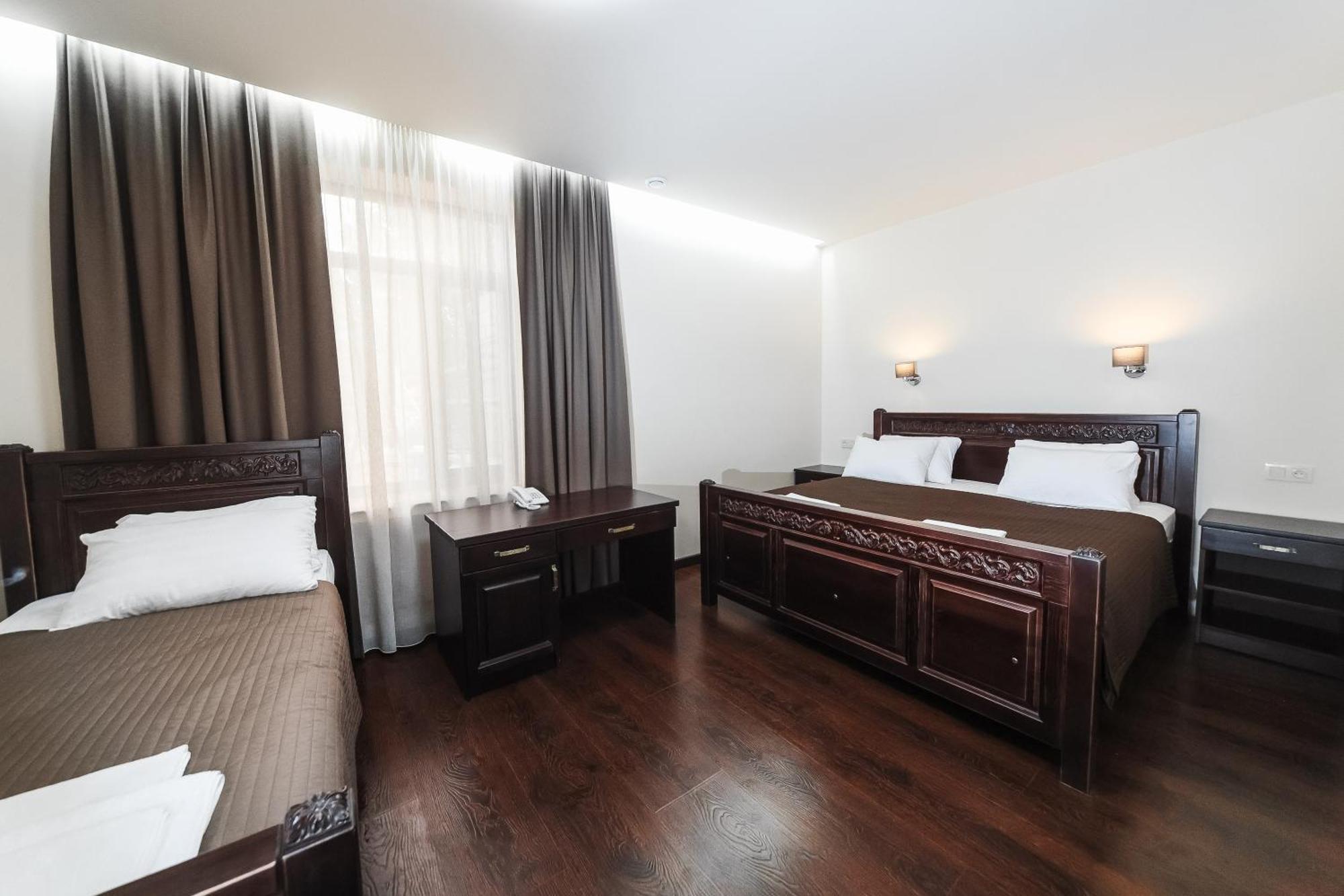Dvin Hotel Pavlodar Eksteriør billede