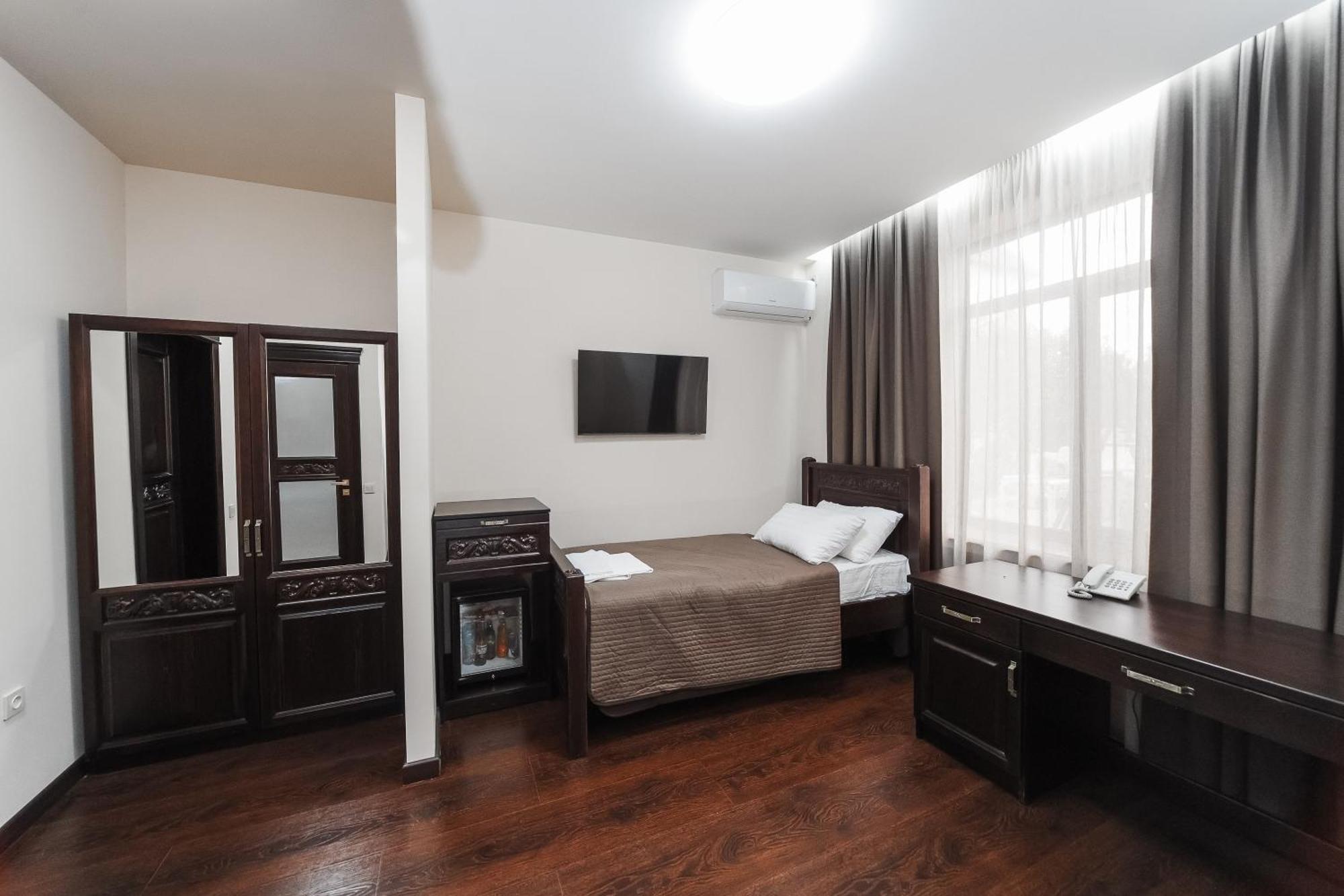 Dvin Hotel Pavlodar Eksteriør billede