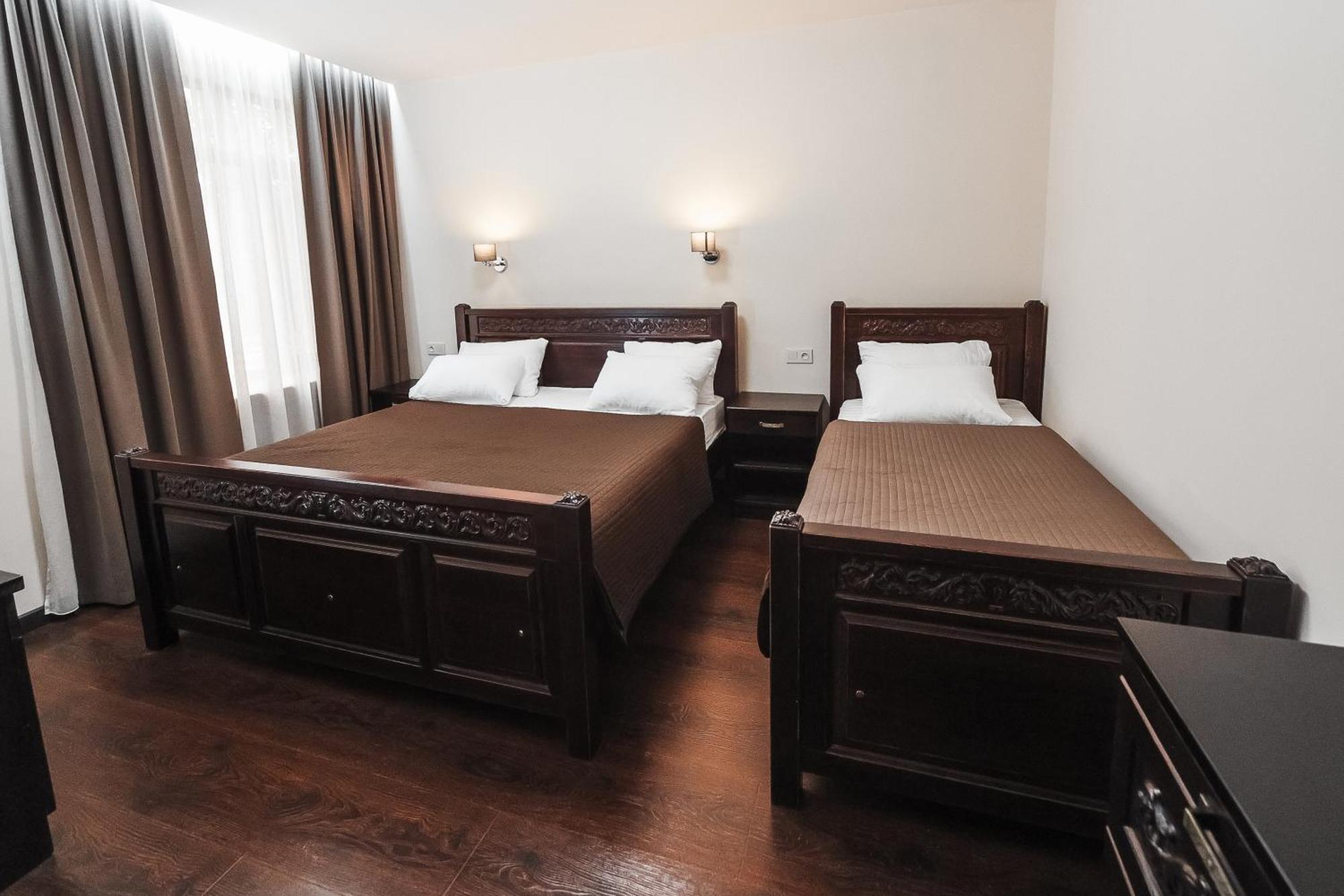 Dvin Hotel Pavlodar Eksteriør billede