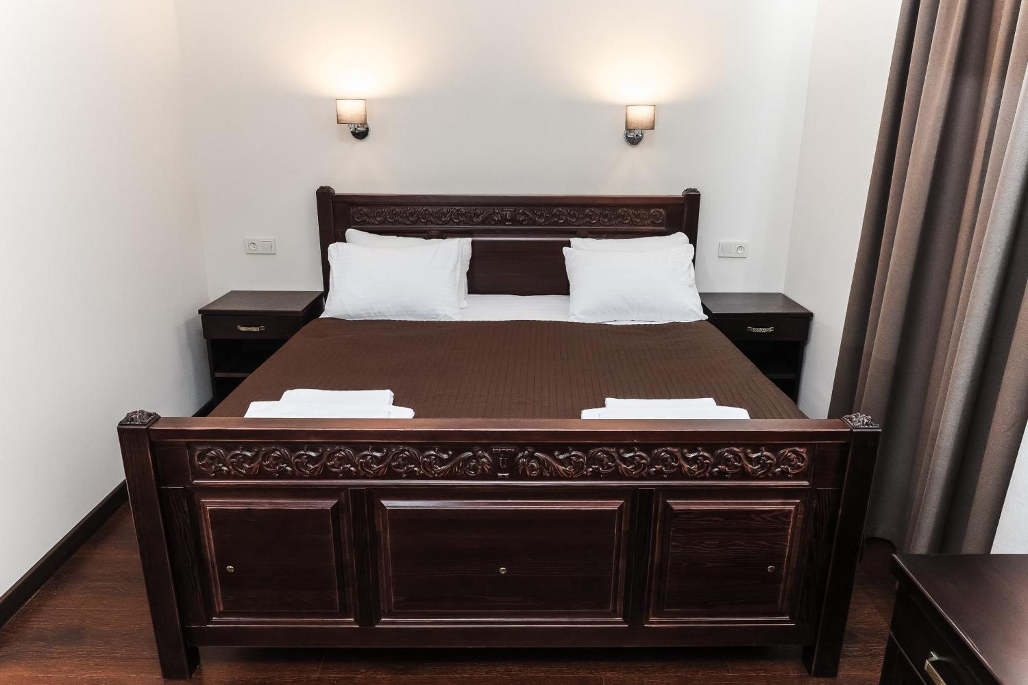 Dvin Hotel Pavlodar Eksteriør billede