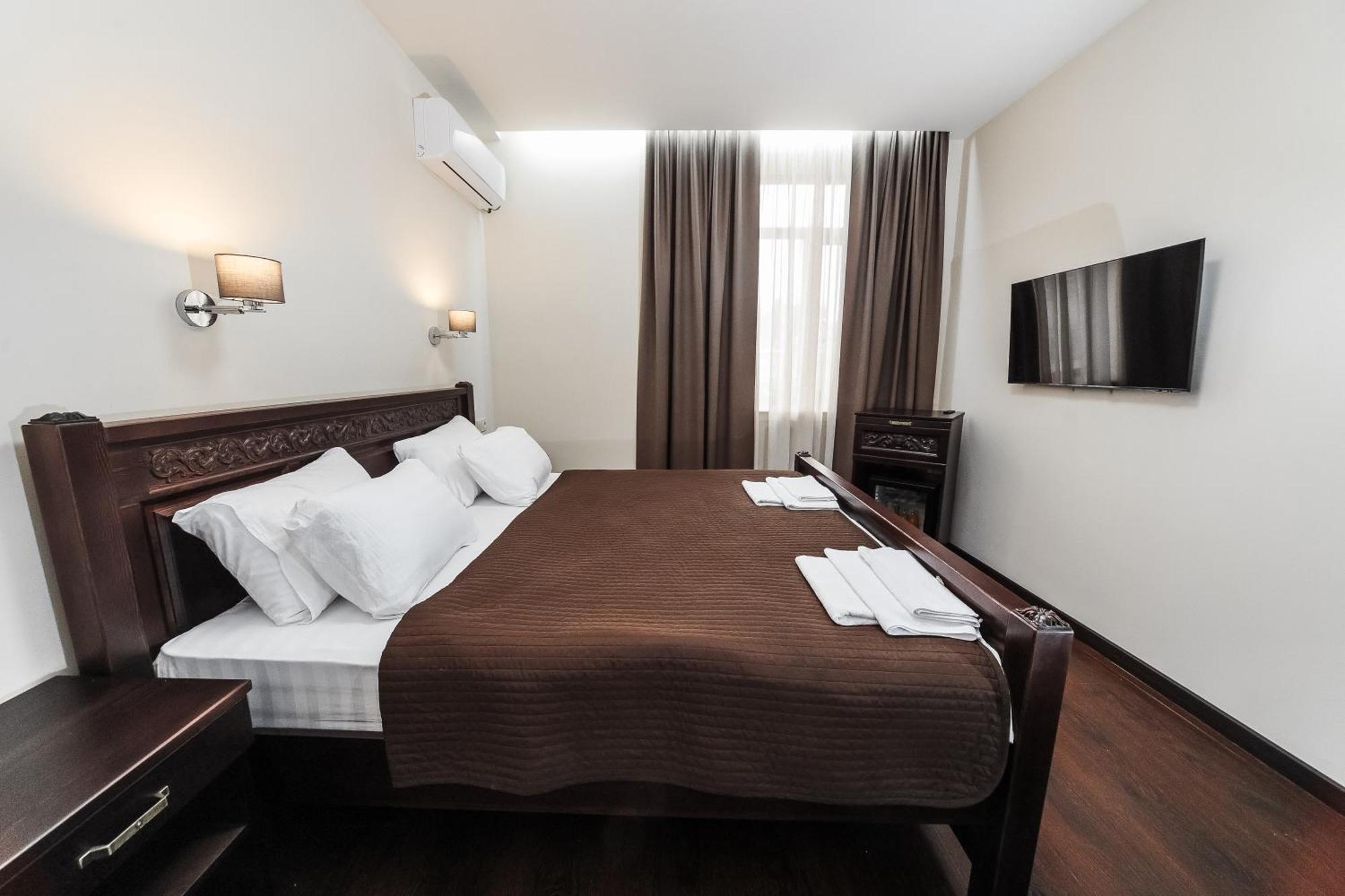 Dvin Hotel Pavlodar Eksteriør billede