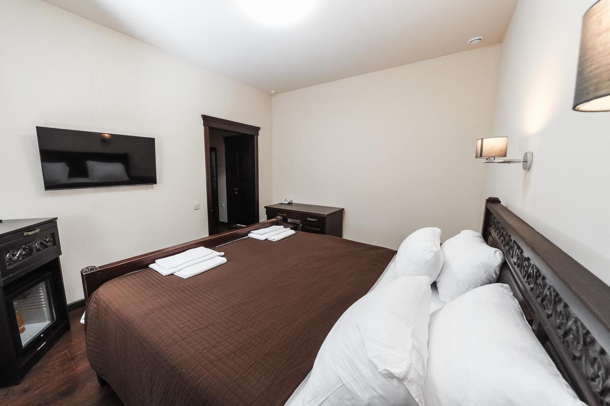 Dvin Hotel Pavlodar Eksteriør billede