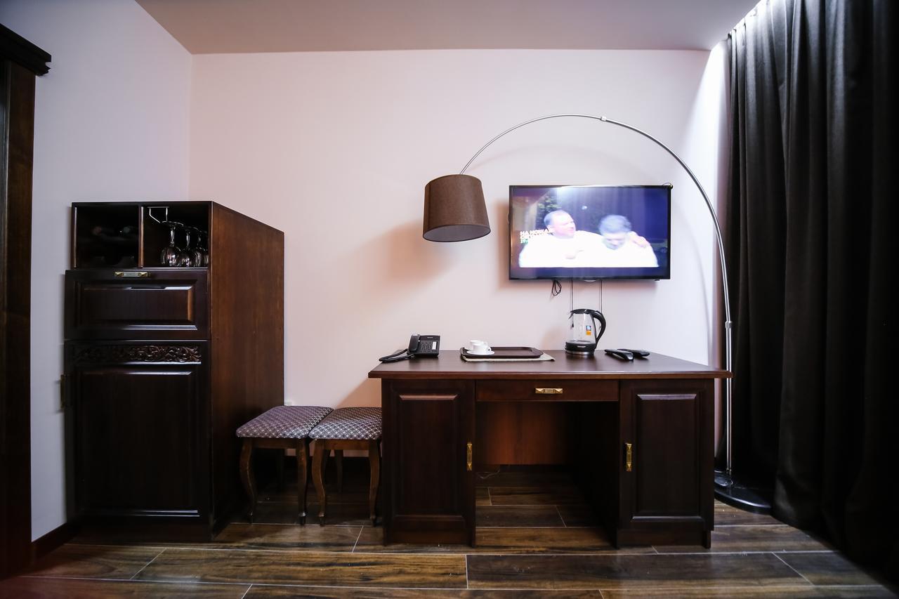 Dvin Hotel Pavlodar Eksteriør billede