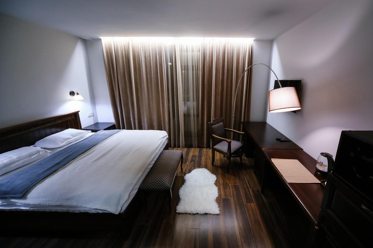 Dvin Hotel Pavlodar Eksteriør billede