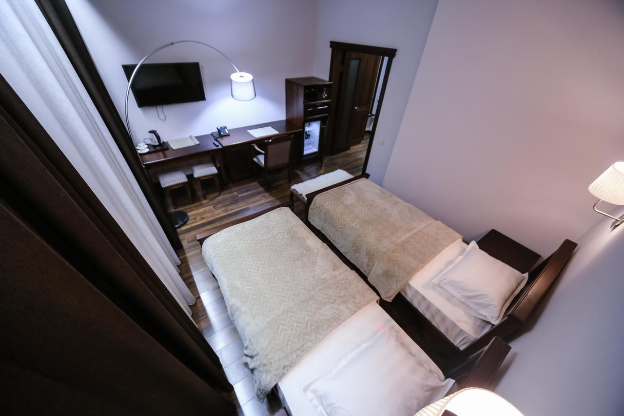 Dvin Hotel Pavlodar Eksteriør billede