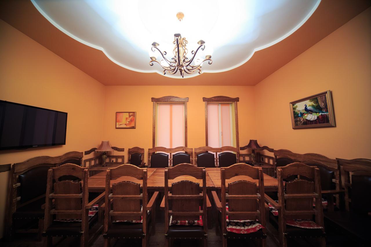 Dvin Hotel Pavlodar Eksteriør billede
