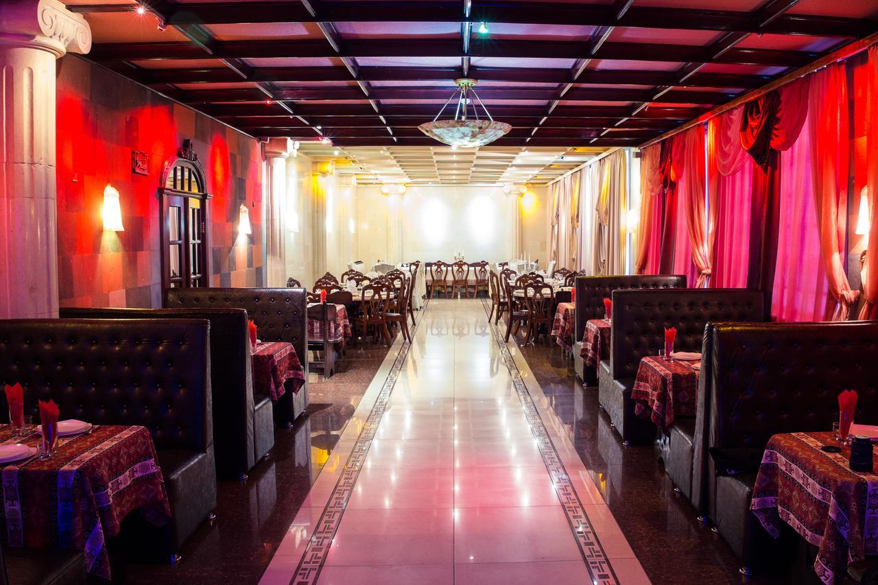 Dvin Hotel Pavlodar Eksteriør billede