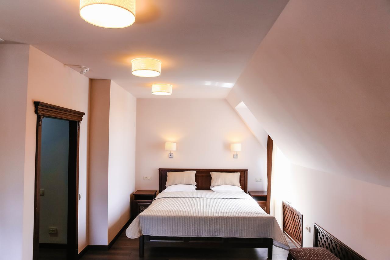 Dvin Hotel Pavlodar Eksteriør billede