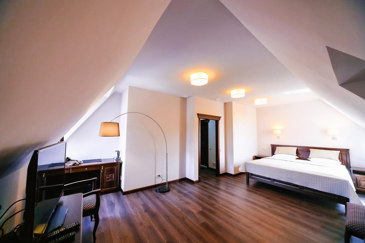 Dvin Hotel Pavlodar Eksteriør billede