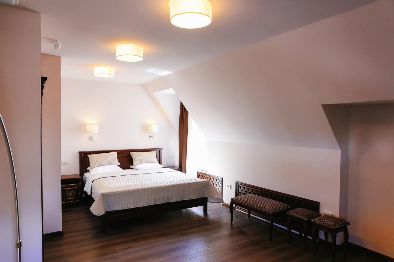 Dvin Hotel Pavlodar Eksteriør billede